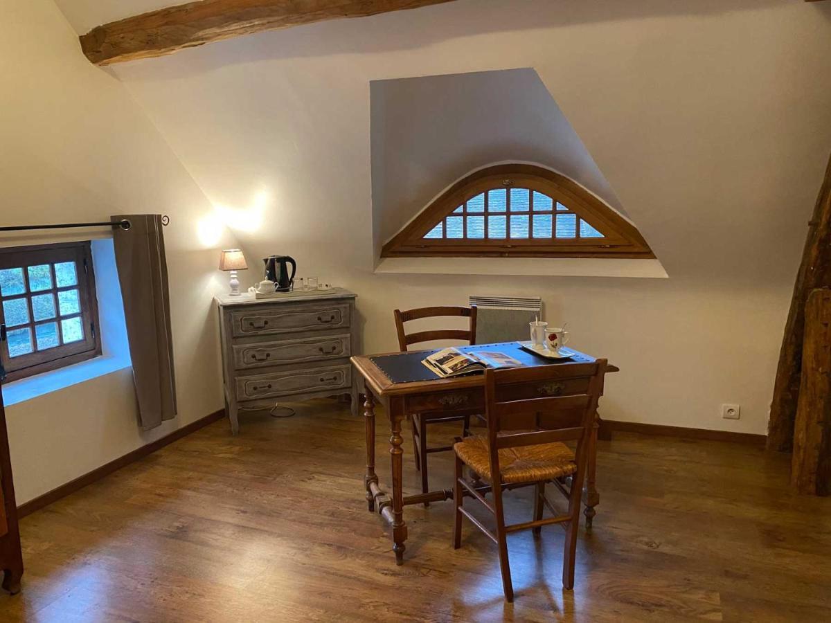 Le Moulin De Pasnel Bed and Breakfast Monteaux Εξωτερικό φωτογραφία