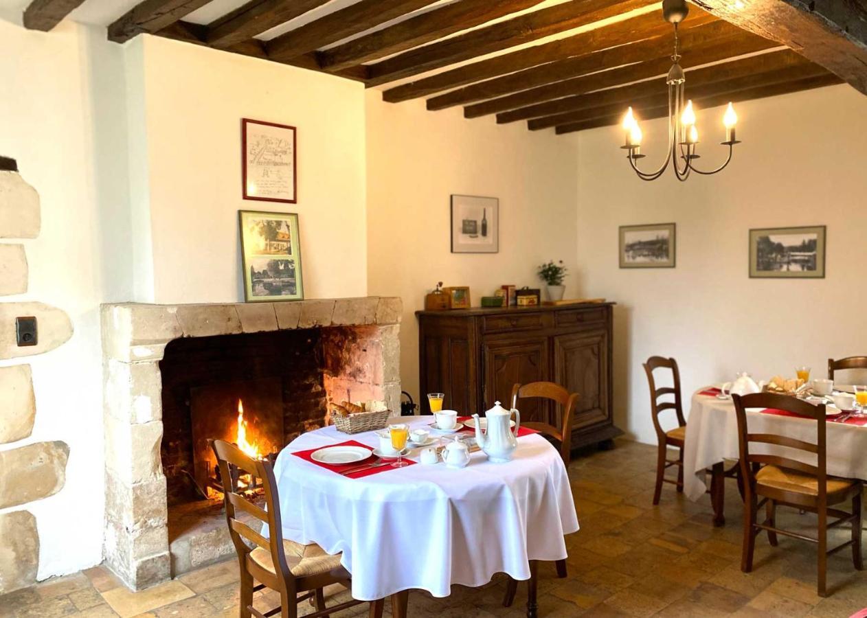 Le Moulin De Pasnel Bed and Breakfast Monteaux Εξωτερικό φωτογραφία