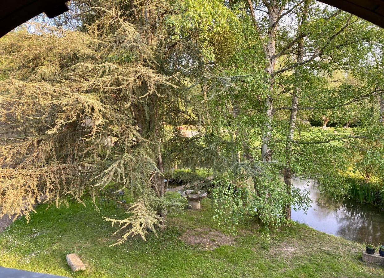 Le Moulin De Pasnel Bed and Breakfast Monteaux Εξωτερικό φωτογραφία